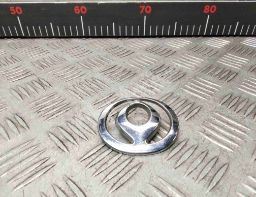 Эмблема Mazda 323 V (BA) 1994-1998  Mazda 323 323 V (BA) 1994-1998