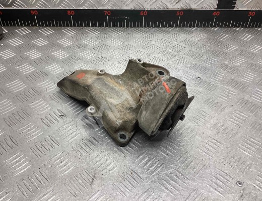 Кронштейн КПП Volkswagen Passat B5+ (3B) 2000-2005 рестайлинг  Volkswagen Passat Passat B5+ (3B) 2000-2005 рестайлинг