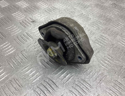 Подушка крепления КПП Volkswagen Passat B5+ (3B) 2000-2005 рестайлинг  Volkswagen Passat Passat B5+ (3B) 2000-2005 рестайлинг