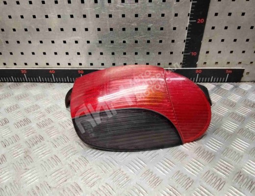 Фонарь задний правый Peugeot 306 1993-2003  Peugeot 306 306 1993-2003