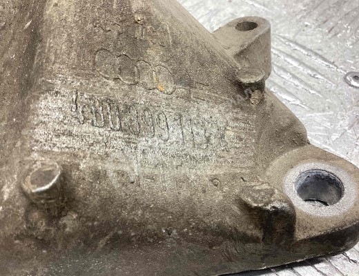 Кронштейн КПП Audi A6 C5 (4B) 2001-2004 рестайлинг  Audi A6 A6 C5 (4B) 2001-2004 рестайлинг