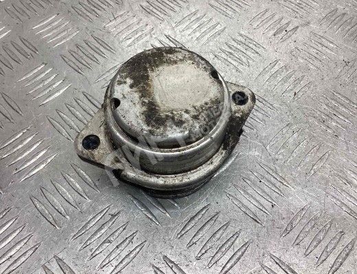 Подушка крепления КПП Audi A6 C5 (4B) 2001-2004 рестайлинг  Audi A6 A6 C5 (4B) 2001-2004 рестайлинг