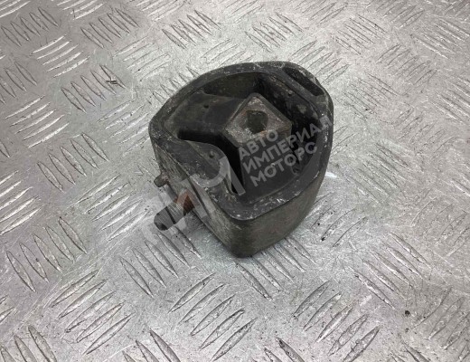 Подушка крепления КПП Audi A4 B5 (8D) 1994-1999  Audi A4 A4 B5 (8D) 1994-1999
