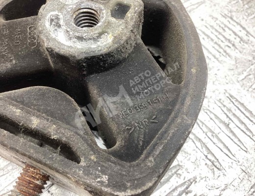 Подушка крепления КПП Audi A4 B5 (8D) 1994-1999  Audi A4 A4 B5 (8D) 1994-1999