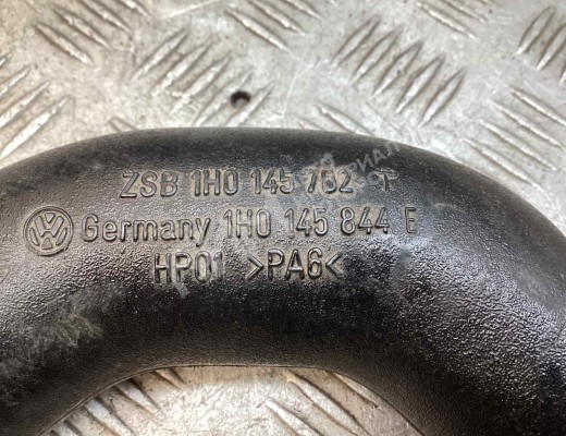 Патрубок интеркулера Volkswagen Golf III (1H) 1991-1997  Volkswagen Golf Golf III (1H) 1991-1997