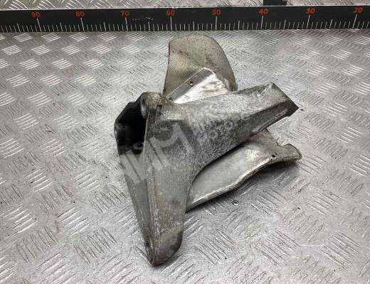 Кронштейн двигателя Volkswagen Passat B5+ (3B) 2000-2005 рестайлинг  Volkswagen Passat Passat B5+ (3B) 2000-2005 рестайлинг