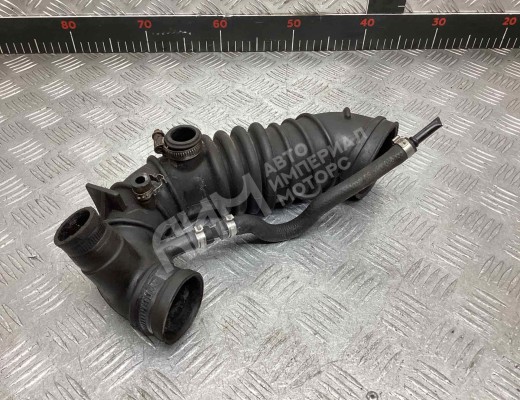 Патрубок воздушного фильтра Volkswagen Passat B5+ (3B) 2000-2005 рестайлинг  Volkswagen Passat Passat B5+ (3B) 2000-2005 рестайлинг