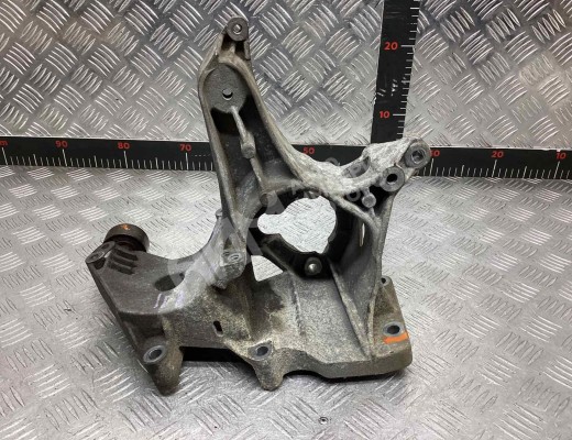 Кронштейн генератора Renault Megane I 1995-2002  Renault Megane Megane I 1995-2002