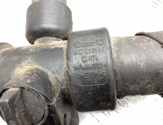 Патрубок радиатора Audi A4 B6 (8EC, 8E5) 2000-2004  Audi A4 A4 B6 (8EC, 8E5) 2000-2004