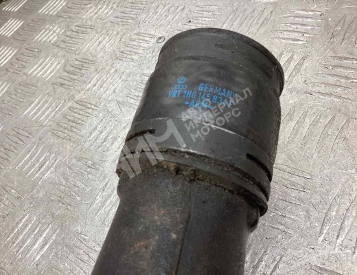 Патрубок интеркулера Volkswagen Passat B4 (3A) 1993-1997  Volkswagen Passat Passat B4 (3A) 1993-1997
