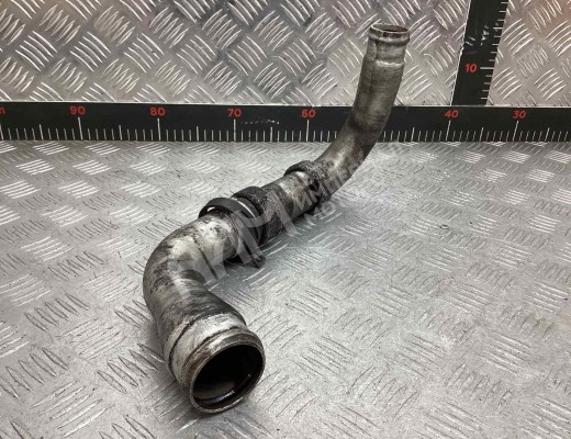 Патрубок интеркулера Volkswagen Passat B4 (3A) 1993-1997  Volkswagen Passat Passat B4 (3A) 1993-1997