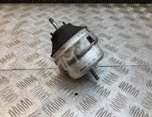Подушка крепления двигателя Audi A6 C5 (4B) 2001-2004 рестайлинг  Audi A6 A6 C5 (4B) 2001-2004 рестайлинг