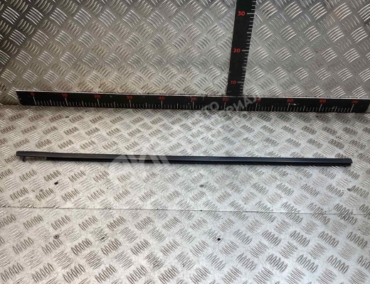 Молдинг стекла двери передней правой наружный Mazda 3 I (BK) 2003-2009  Mazda 3 3 I (BK) 2003-2009