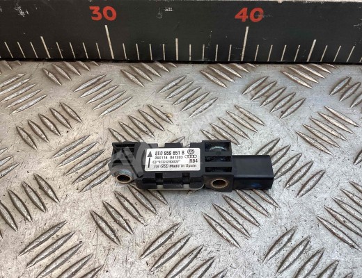 Датчик удара Audi A4 B7 (8EC, 8ED) 2004-2008  Audi A4 A4 B7 (8EC, 8ED) 2004-2008
