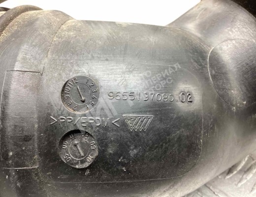 Патрубок воздушного фильтра Peugeot 407 2004-2010  Peugeot 407 407 2004-2010