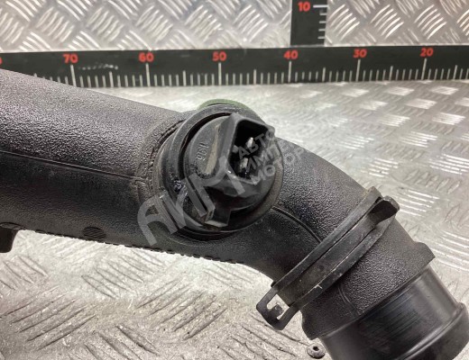 Патрубок интеркулера Volkswagen Passat B4 (3A) 1993-1997  Volkswagen Passat Passat B4 (3A) 1993-1997