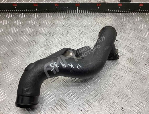 Патрубок интеркулера Volkswagen Passat B4 (3A) 1993-1997  Volkswagen Passat Passat B4 (3A) 1993-1997