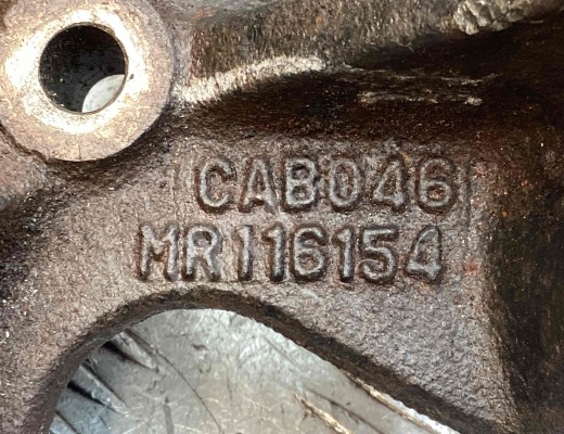 Кронштейн компрессора кондиционера Mitsubishi Galant VIII 1996-2003  Mitsubishi Galant Galant VIII 1996-2003