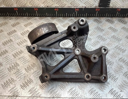 Кронштейн компрессора кондиционера Mitsubishi Galant VIII 1996-2003  Mitsubishi Galant Galant VIII 1996-2003