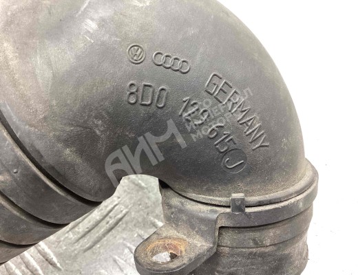 Патрубок интеркулера Volkswagen Passat B5 (3B) 1996-2000  Volkswagen Passat Passat B5 (3B) 1996-2000