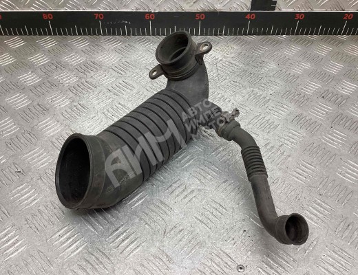 Патрубок интеркулера Volkswagen Passat B5 (3B) 1996-2000  Volkswagen Passat Passat B5 (3B) 1996-2000