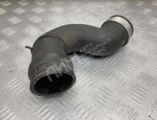 Патрубок интеркулера Volkswagen Passat B6 (3C) 2005-2010  Volkswagen Passat Passat B6 (3C) 2005-2010