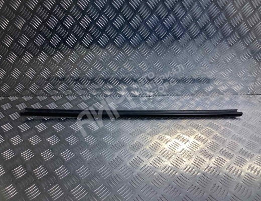 Молдинг стекла двери передней левой наружный Volkswagen Golf IV (1J) 1997-2004  Volkswagen Golf Golf IV (1J) 1997-2004