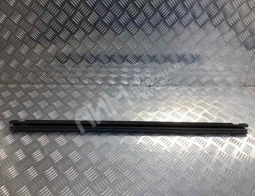 Молдинг стекла двери передней левой внутренний Chrysler Voyager IV (RG) 2001-2008  Chrysler Voyager Voyager IV (RG) 2001-2008