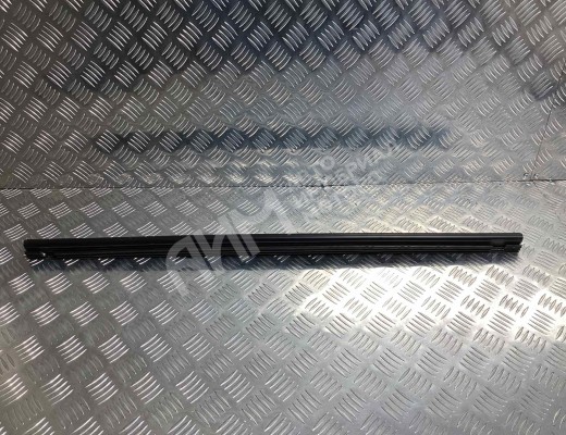 Молдинг стекла двери передней левой внутренний Chrysler Voyager IV (RG) 2001-2008  Chrysler Voyager Voyager IV (RG) 2001-2008