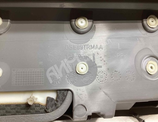 Обшивка двери передней левой (дверная карта) Chrysler Voyager IV (RG) 2001-2008  Chrysler Voyager Voyager IV (RG) 2001-2008