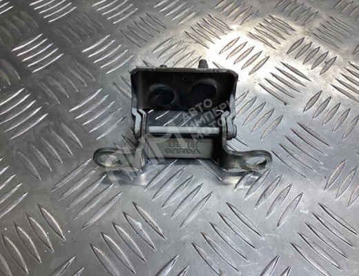 Петля крышки багажника Volvo V50 (MW) 2003-2007  Volvo V50 V50 (MW) 2003-2007