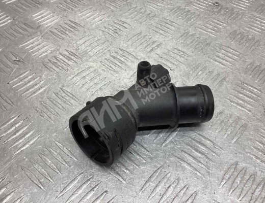 Фланец (тройник) системы охлаждения Volkswagen Golf IV (1J) 1997-2004  Volkswagen Golf Golf IV (1J) 1997-2004