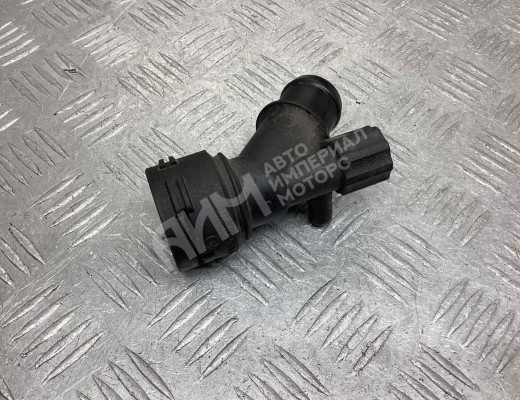 Фланец (тройник) системы охлаждения Volkswagen Golf IV (1J) 1997-2004  Volkswagen Golf Golf IV (1J) 1997-2004