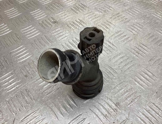Фланец (тройник) системы охлаждения Seat Ibiza III (6L) 2002-2008  Seat Ibiza Ibiza III (6L) 2002-2008