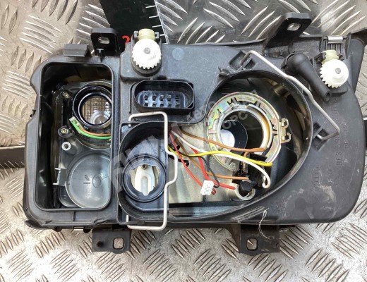 Фара правая Volkswagen Bora (1J) 1998-2005  Volkswagen Bora Bora (1J) 1998-2005