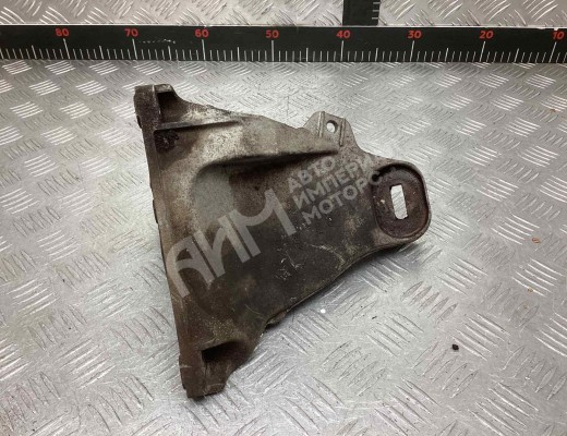 Кронштейн двигателя Audi 80 B4 (8C) 1991-1995  Audi 80 80 B4 (8C) 1991-1995