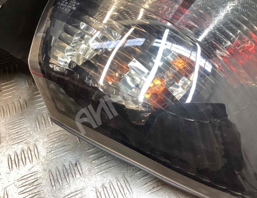 Фонарь задний (комплект) Audi A4 B6 (8EC, 8E5) 2000-2004  Audi A4 A4 B6 (8EC, 8E5) 2000-2004