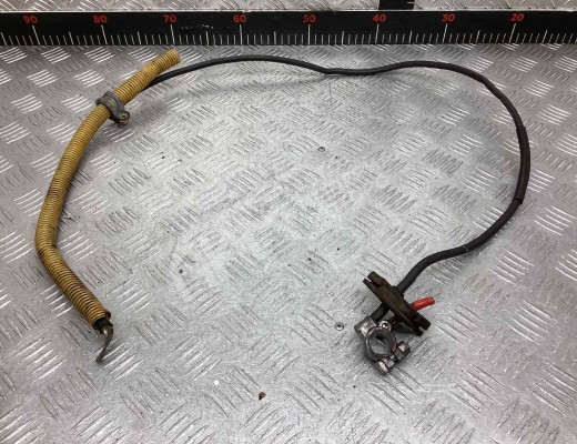 Плюсовой провод аккумулятора Audi 80 B4 (8C) 1991-1995  Audi 80 80 B4 (8C) 1991-1995
