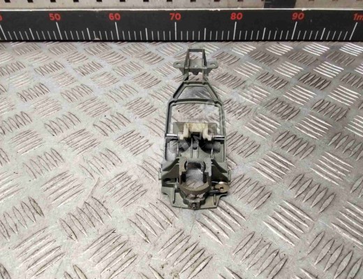 Скелет ручки наружной передней левой Volkswagen Touareg I (7L) 2002-2006  Volkswagen Touareg Touareg I (7L) 2002-2006