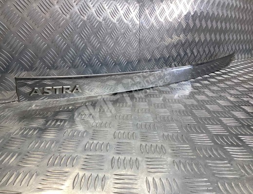 Накладка двери (крышки) багажника Opel Astra H 2004-2007  Opel Astra Astra H 2004-2007