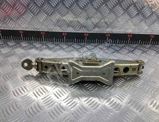 Домкрат Volvo V40 I (VW) 2000-2004 рестайлинг  Volvo V40 V40 I (VW) 2000-2004 рестайлинг