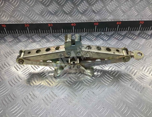 Домкрат Volvo V40 I (VW) 2000-2004 рестайлинг  Volvo V40 V40 I (VW) 2000-2004 рестайлинг
