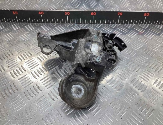 Кронштейн стабилизатора Audi A4 B7 (8EC, 8ED) 2004-2008  Audi A4 A4 B7 (8EC, 8ED) 2004-2008
