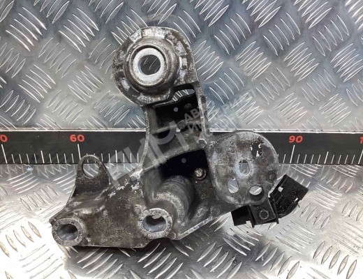 Кронштейн стабилизатора Audi A4 B7 (8EC, 8ED) 2004-2008  Audi A4 A4 B7 (8EC, 8ED) 2004-2008