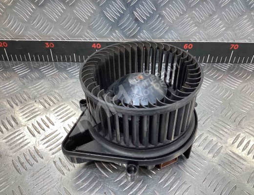 Моторчик печки Audi A4 B7 (8EC, 8ED) 2004-2008  Audi A4 A4 B7 (8EC, 8ED) 2004-2008