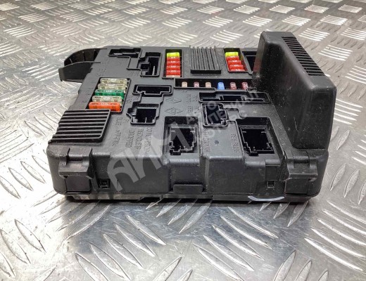 Блок предохранителей Renault Scenic II (JM) 2003-2006  Renault Scenic Scenic II (JM) 2003-2006