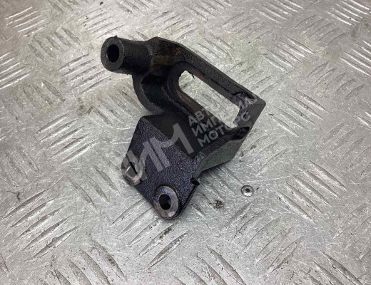 Кронштейн компрессора кондиционера Kia Carnival I (GQ) 1998-2006  Kia Carnival Carnival I (GQ) 1998-2006