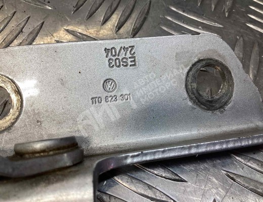 Петля капота левая Volkswagen Caddy III (2K) 2004-2010  Volkswagen Caddy Caddy III (2K) 2004-2010