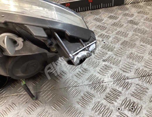 Фара правая Citroen C4 Picasso (UD) 2006-2013  Citroen C4 Picasso C4 Picasso (UD) 2006-2013