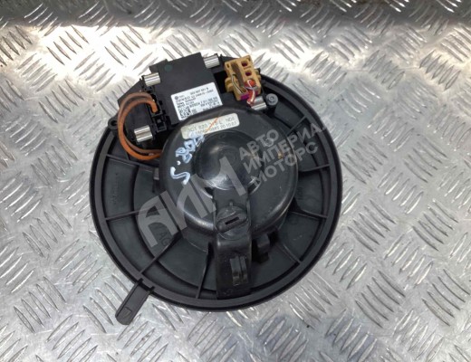 Моторчик печки Audi A4 B6 (8EC, 8E5) 2000-2004  Audi A4 A4 B6 (8EC, 8E5) 2000-2004